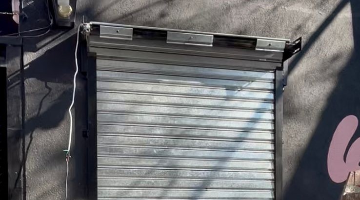 Cortina metálica reforzada